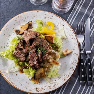Skirt steak salad